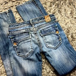 Super cute and unique pockets! IT jeans 25 regular. Low rise. GUC